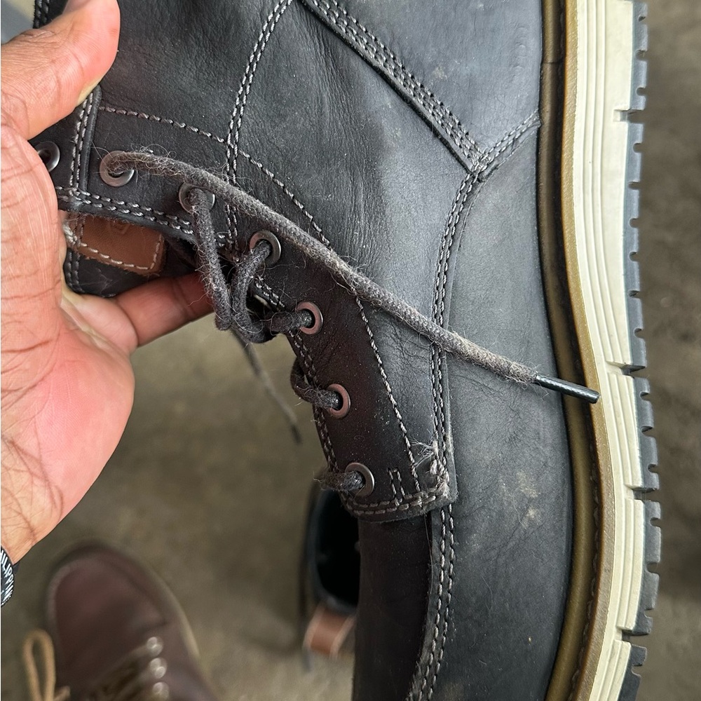 Keen Black Leather Boots with Lace-Up Design and Rubber Sole